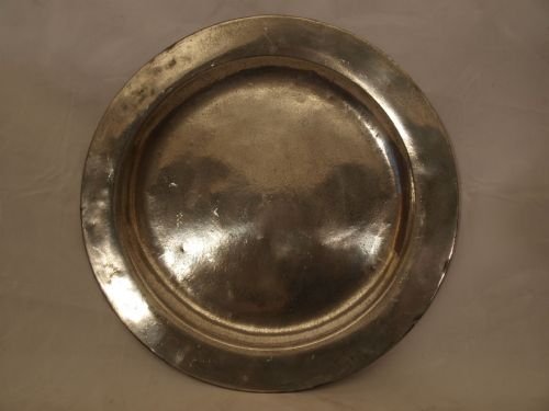 antique english pewter 135 inch diameter plain rim dish circa 1780 london touchmark