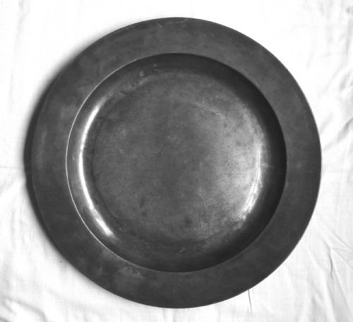 antique english pewter plain rim charger by stynt duncombe 165in dia circa 1760