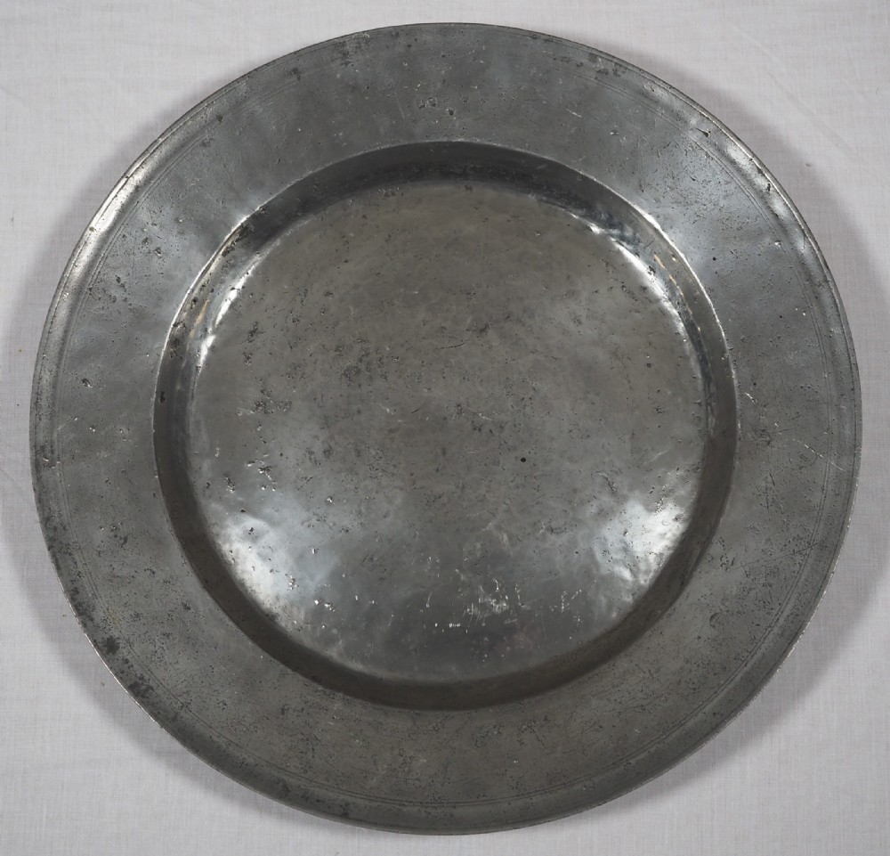antique english pewter 18 316 in charger incised rim hammered all over circa 1670