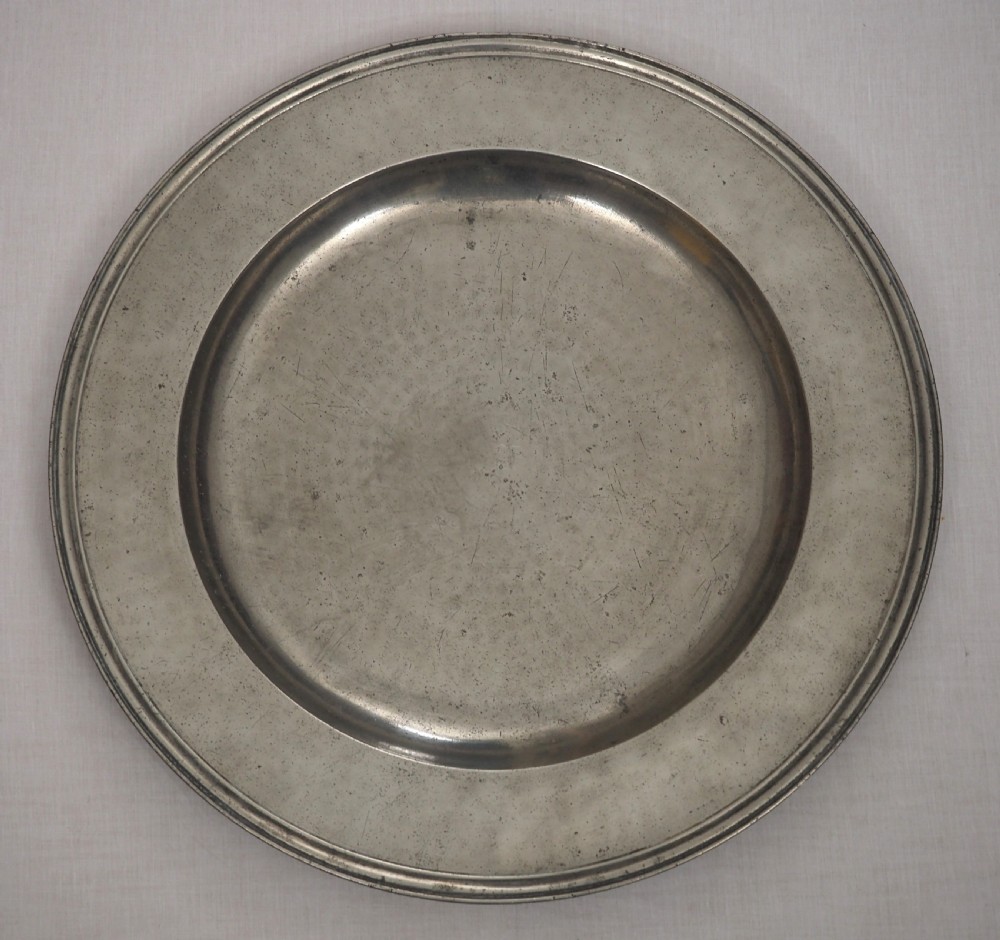 william mary pewter triple reeded 20 inch charger hammered all over thomas powell circa 1700