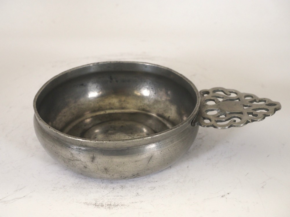 antique english pewter porringer of 16 floz capacity circa 1700
