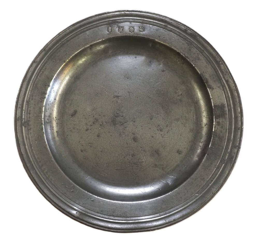 antique english pewter triple reeded plate by john tubb circa 1690