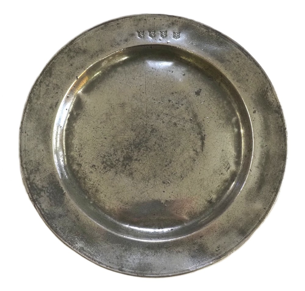 antique english pewter plate with scarce incised rim by john trapp ii circa 1690